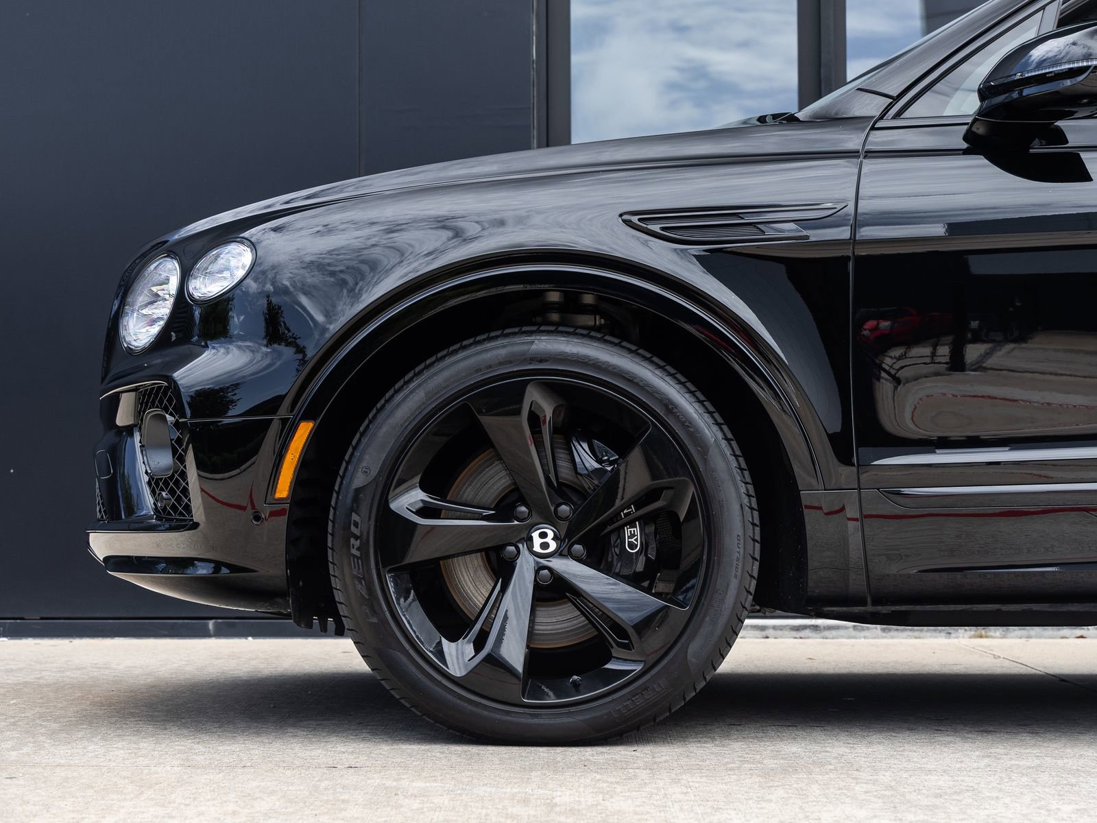 Used 2023 Bentley Bentayga AWD/4WD image 11