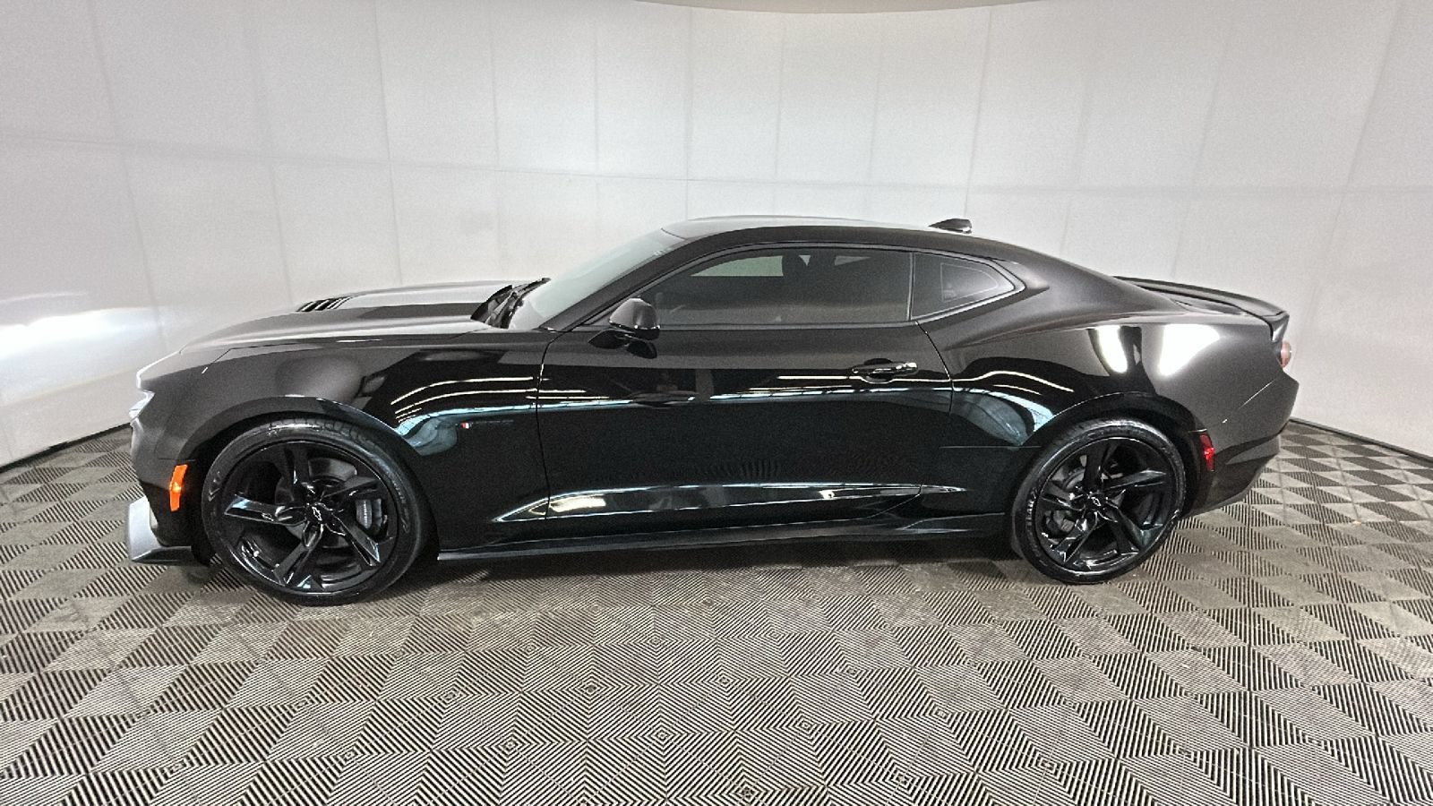 Used 2022 Chevrolet Camaro SS RWD image 6