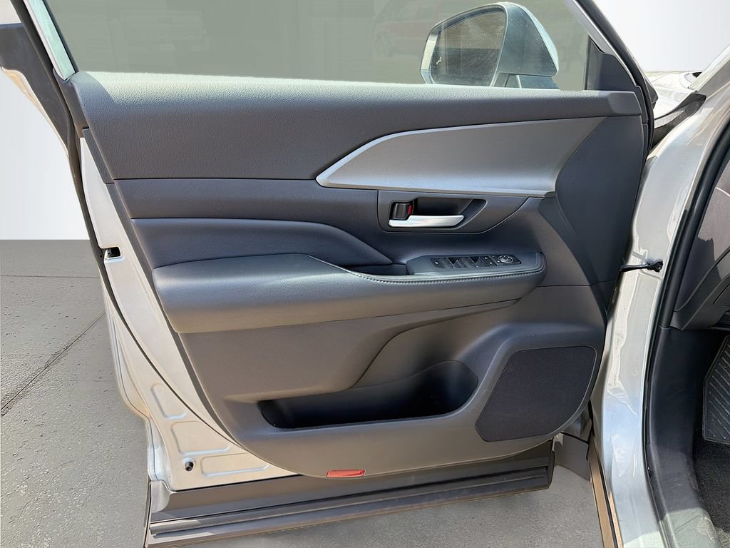 Used 2025 Toyota Grand Highlander FWD image 23