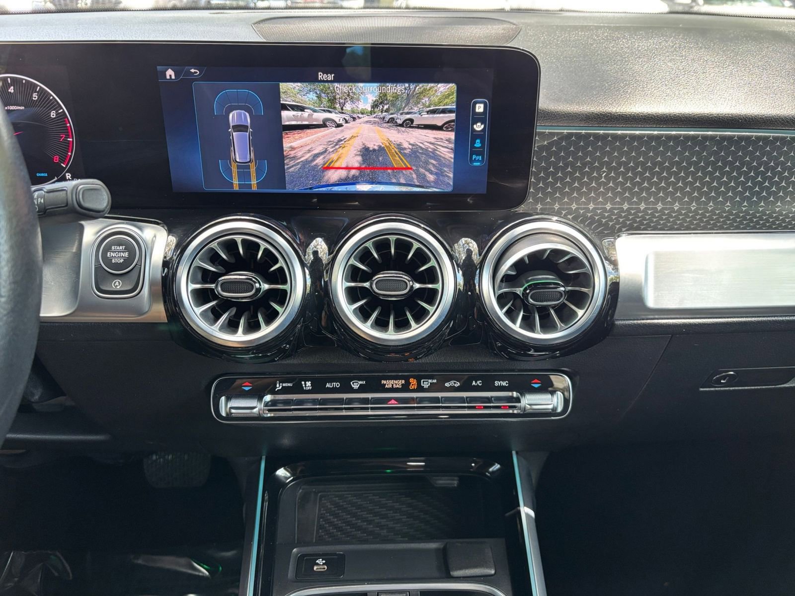 Used 2025 Mercedes-Benz GLB 250 image 17