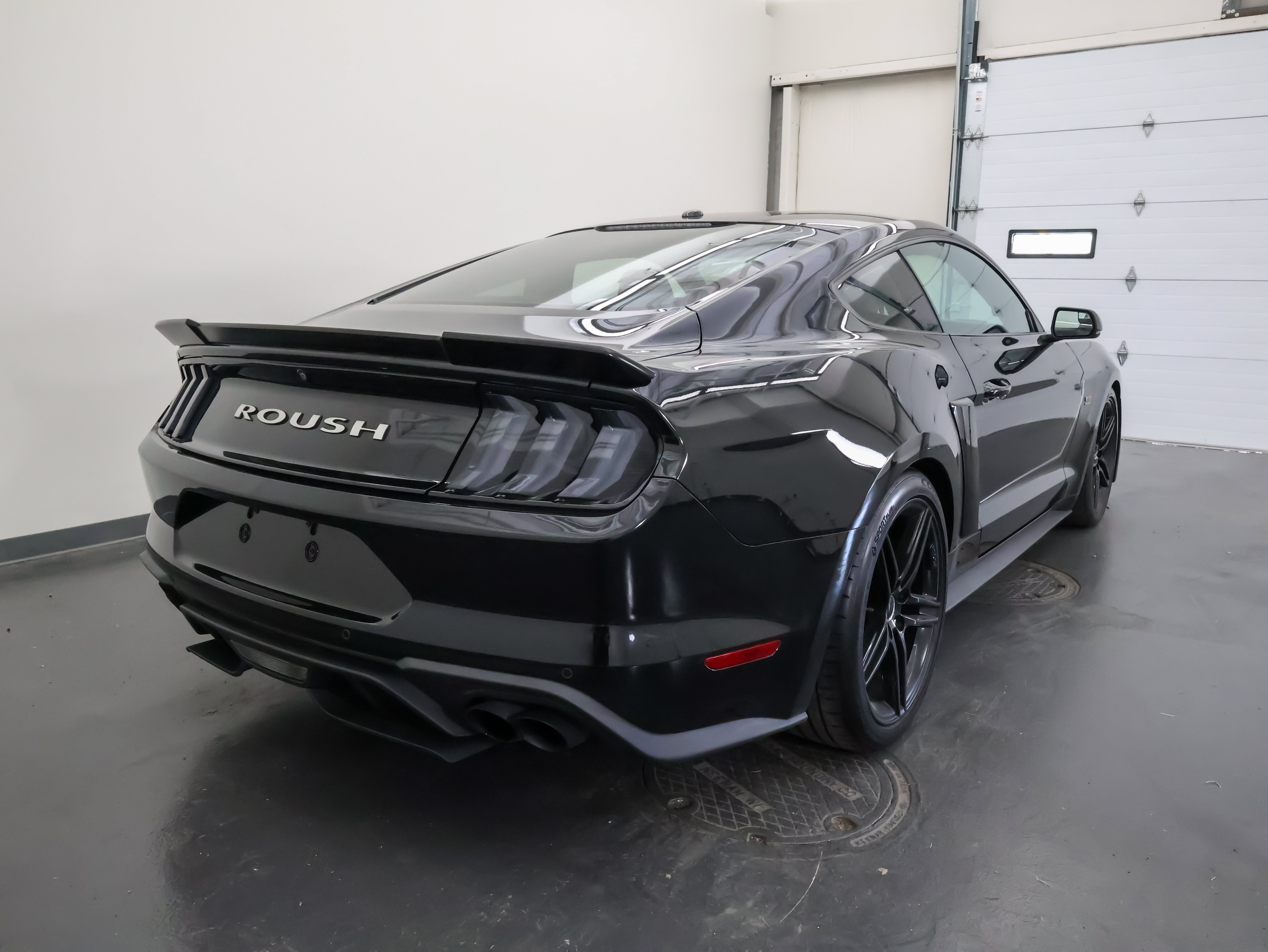 Used 2018 Ford Mustang GT Premium w/ GT Performance Package RWD image 3