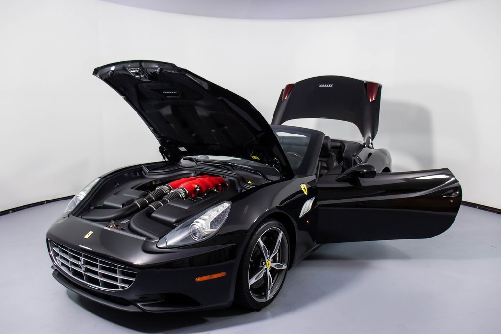 Used 2014 Ferrari California image 32