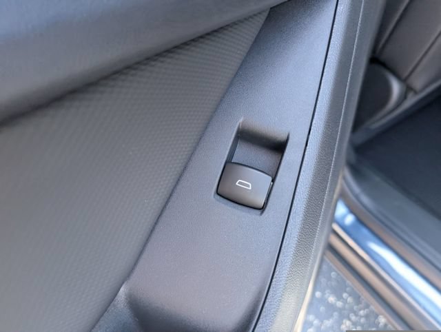 New 2026 Chevrolet Equinox LT w/ Convenience Package II FWD image 11