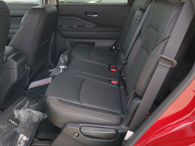 New 2026 Nissan Pathfinder SL image 7