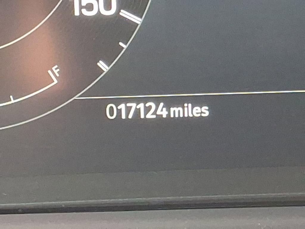 Used 2024 Land Rover Discovery S image 25