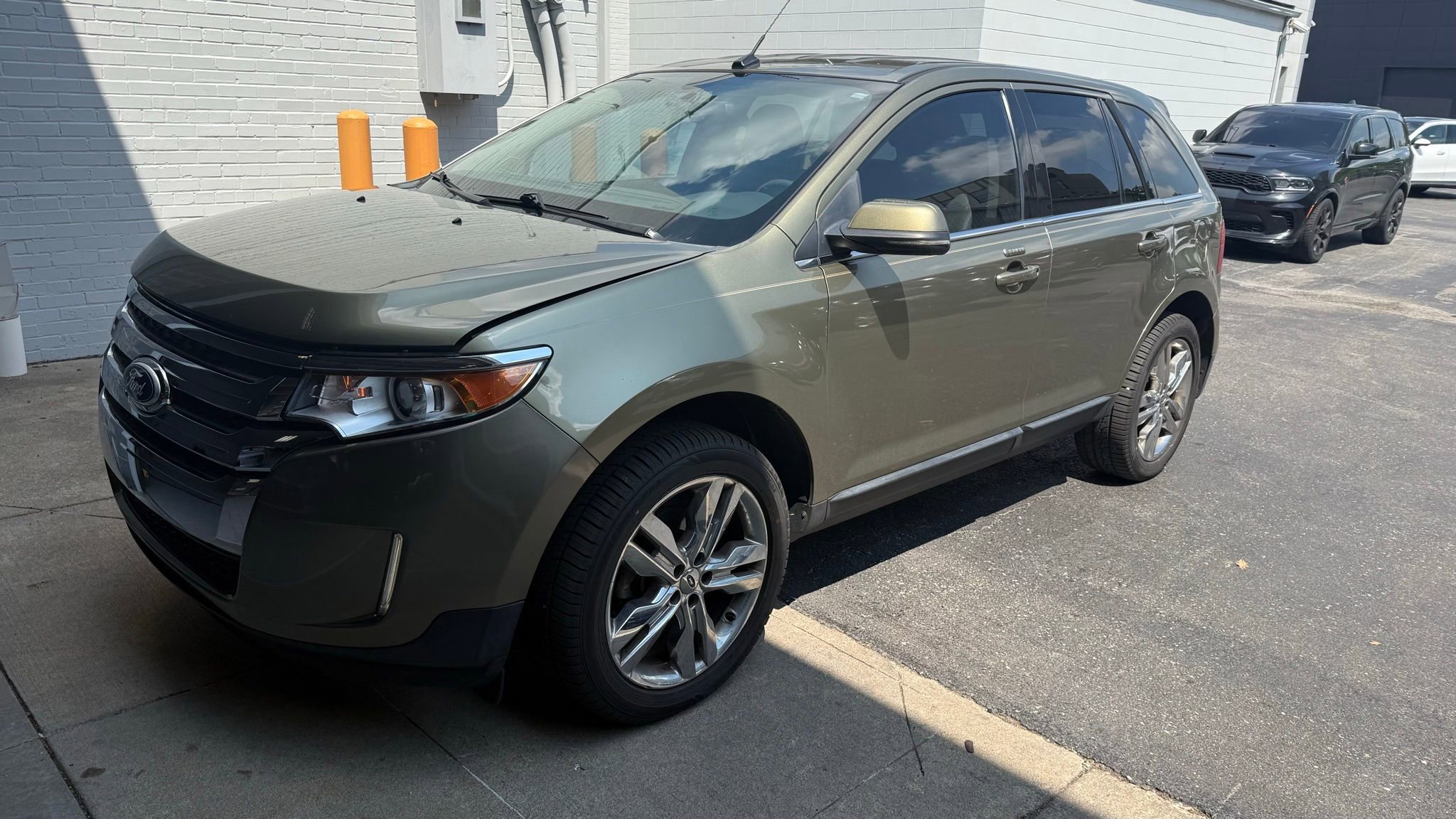 Used 2013 Ford Edge Limited w/ Driver Entry Pkg FWD image 5