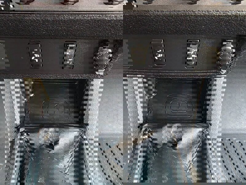 Used 2017 Toyota Tacoma TRD Off-Road image 40