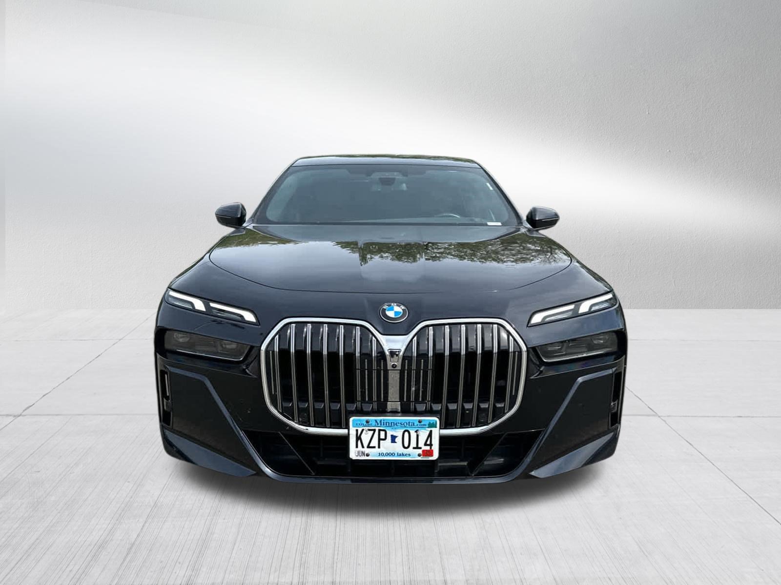 Used 2023 BMW 760i xDrive w/ Luxury Rear Seating Package AWD/4WD video 3