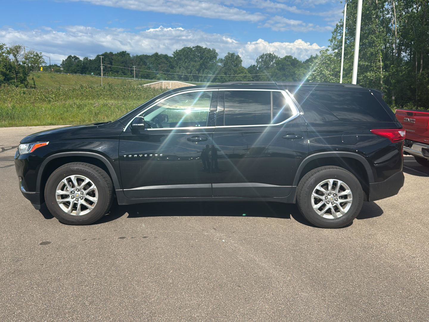 Used 2020 Chevrolet Traverse LT w/ LPO, Floor Liner Package AWD/4WD image 2