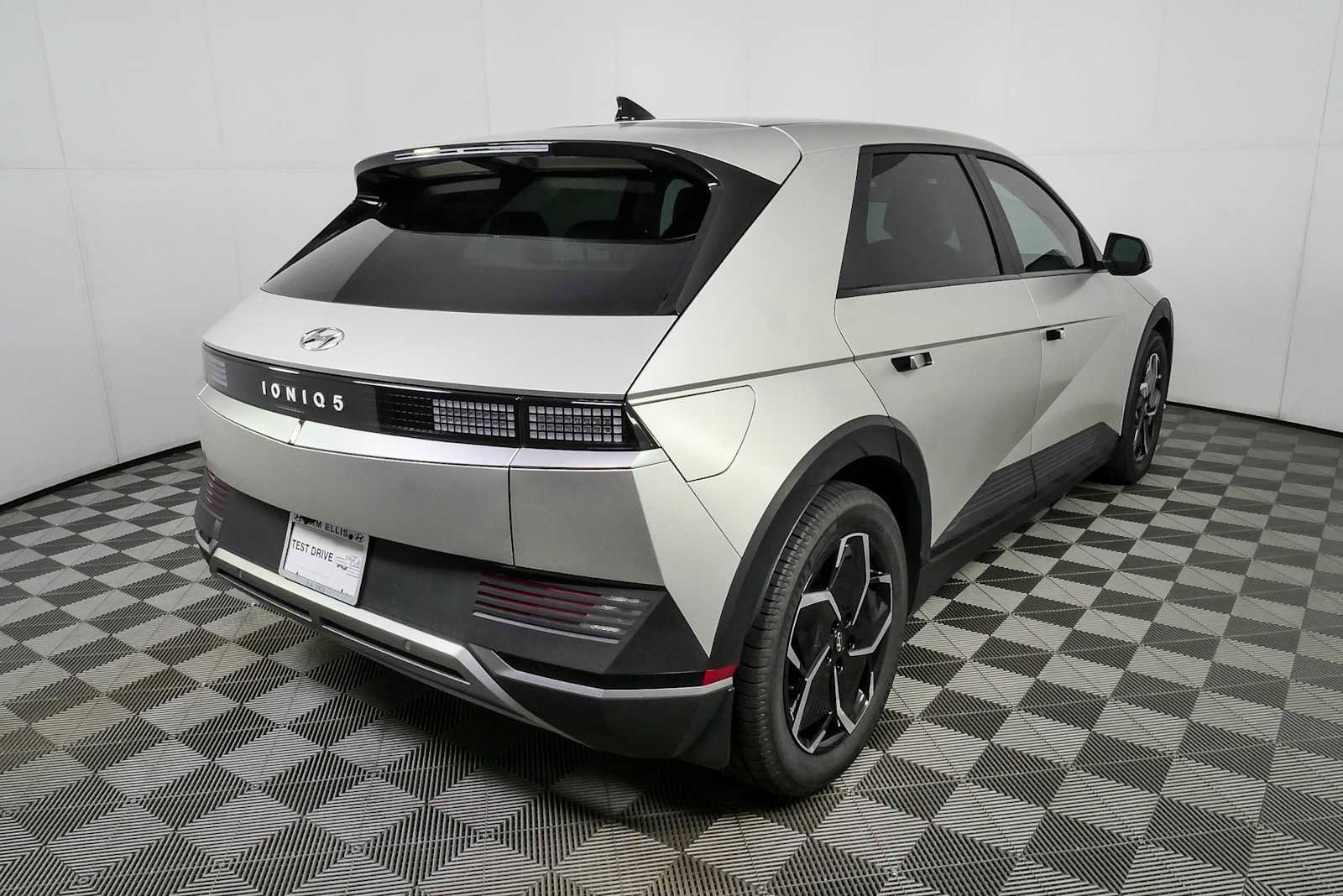 Used 2023 Hyundai Ioniq 5 SEL w/ Cargo Package RWD image 3
