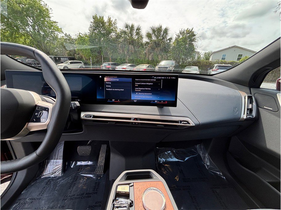 Used 2023 BMW iX xDrive50 w/ Ultimate Package 2 image 11