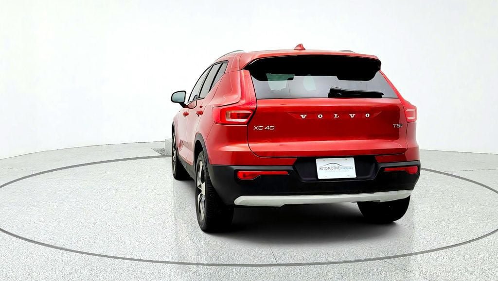 Used 2021 Volvo XC40 T5 Momentum w/ Premium Package AWD/4WD image 6