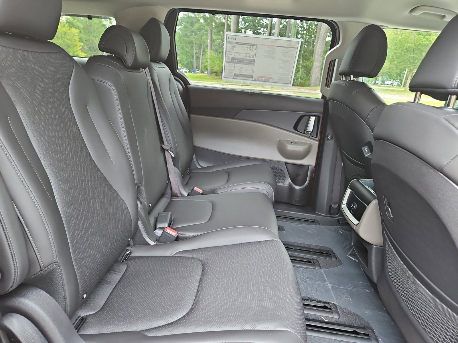 New 2026 Kia Carnival EX image 17