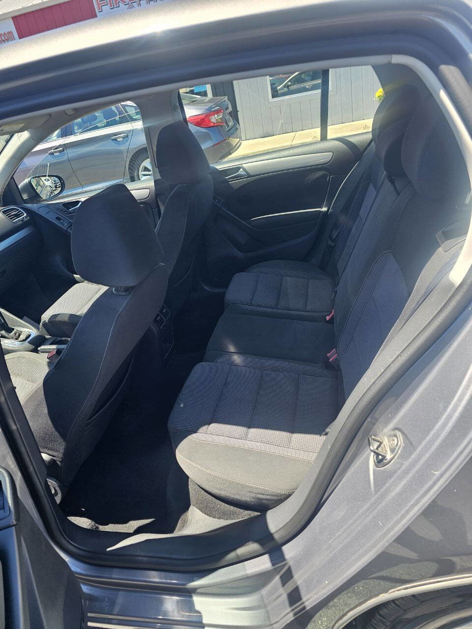 Used 2012 Volkswagen Golf 4-Door FWD image 14