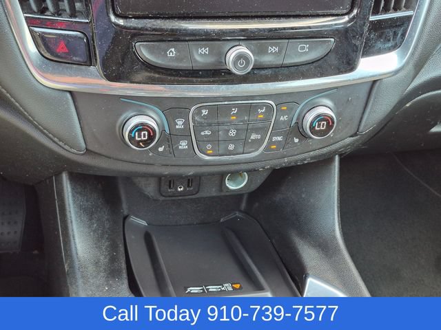 Used 2023 Chevrolet Traverse LT w/ Rear Camera Mirror Package AWD/4WD image 25