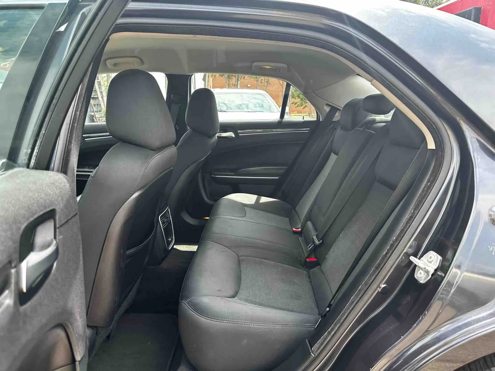 Used 2018 Chrysler 300 Touring w/ Driver Convenience Group image 36