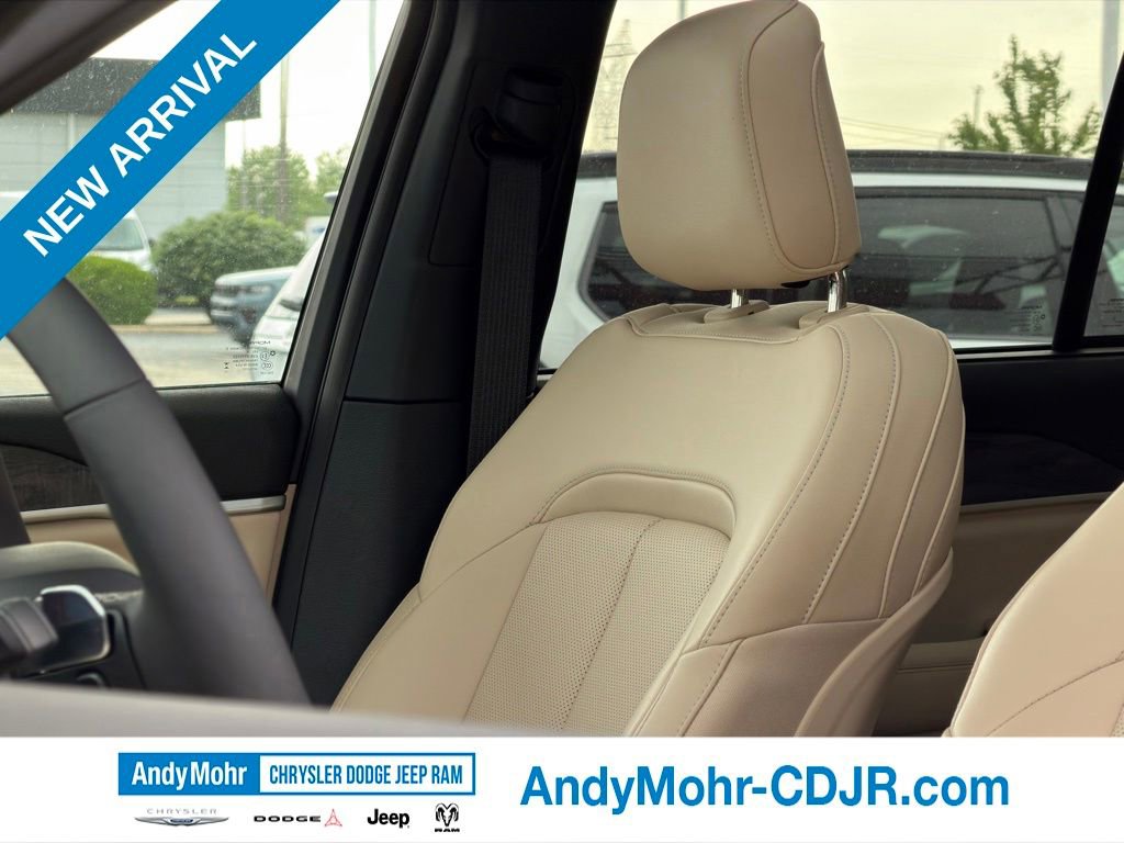 Used 2024 Jeep Grand Cherokee Limited w/ Luxury Tech Group II AWD/4WD image 9