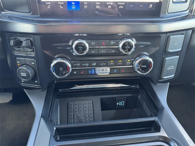 New 2026 Ford F250 Lariat w/ Black Appearance Package image 24