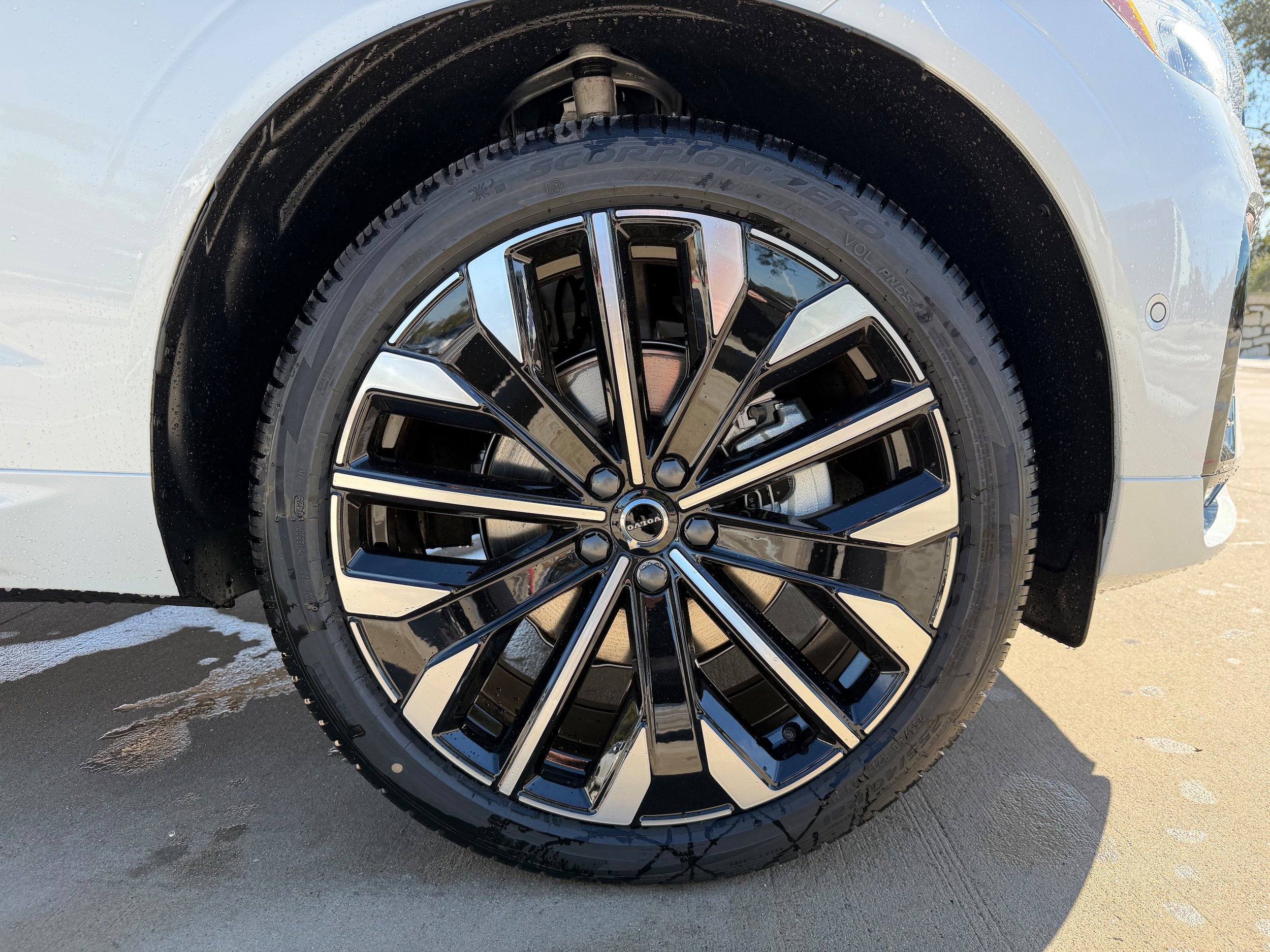 New 2026 Volvo XC60 B5 Ultra w/ Protection Package Premier AWD/4WD image 7