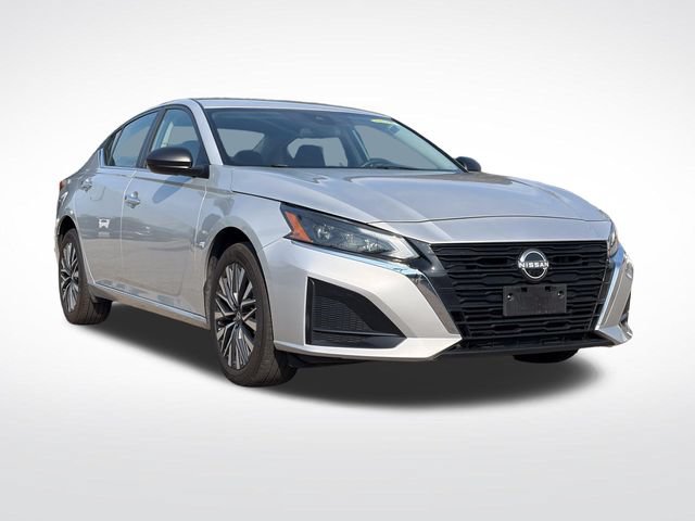 Used 2024 Nissan Altima 2.5 SV