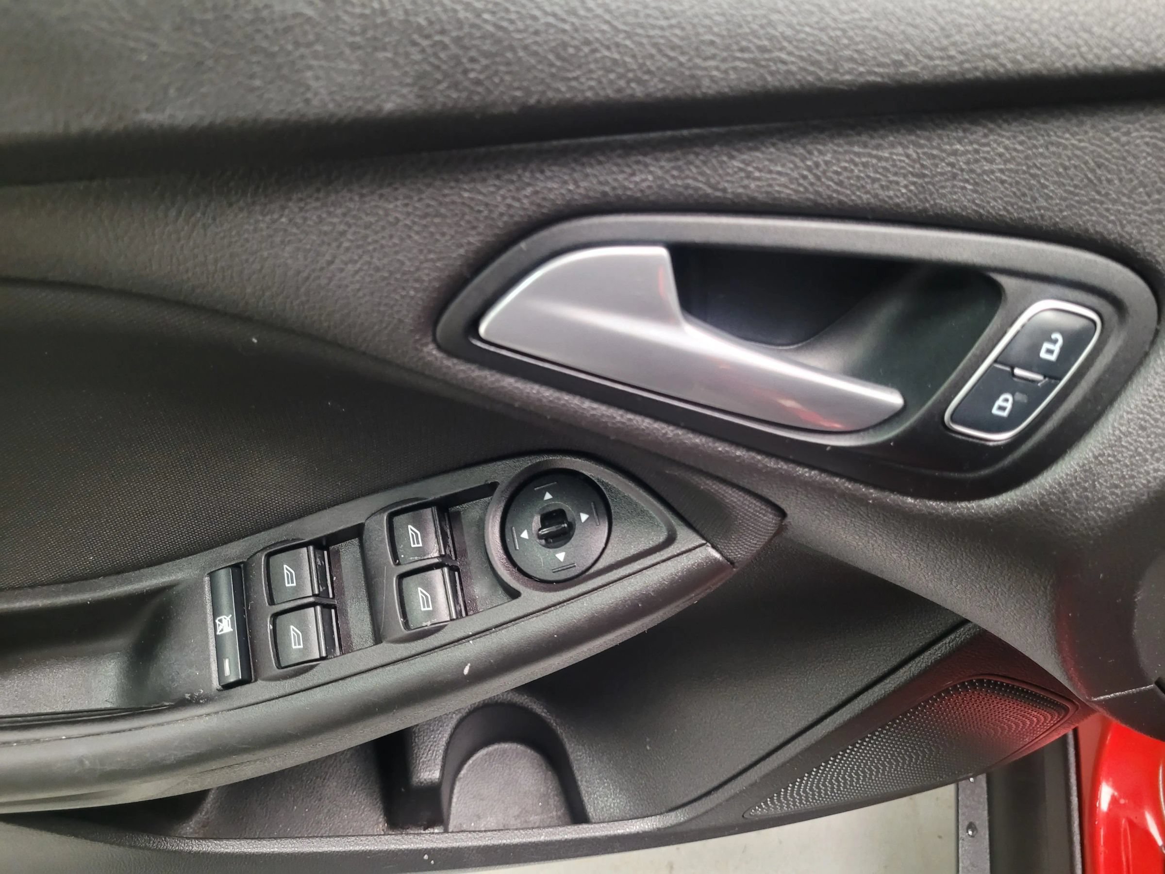 Used 2018 Ford Focus SE FWD image 23