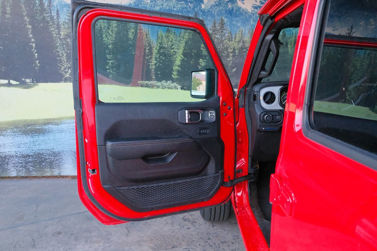 Used 2025 Jeep Wrangler Sahara w/ Safety Group image 8