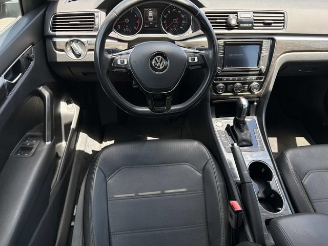 Used 2018 Volkswagen Passat 2.0T SE FWD image 16