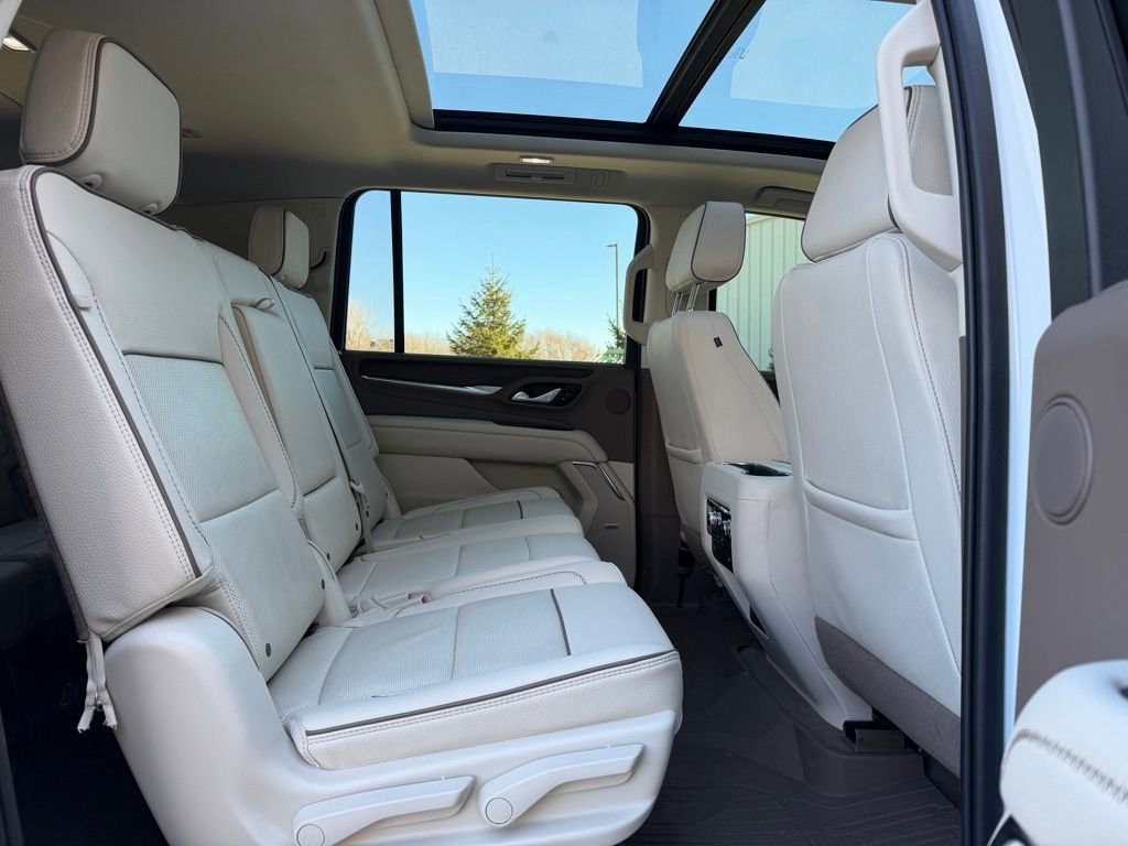 Used 2023 GMC Yukon XL Denali image 15