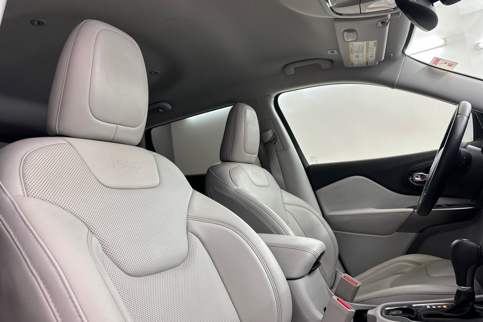 Used 2019 Jeep Cherokee Limited w/ Technology Group image 30