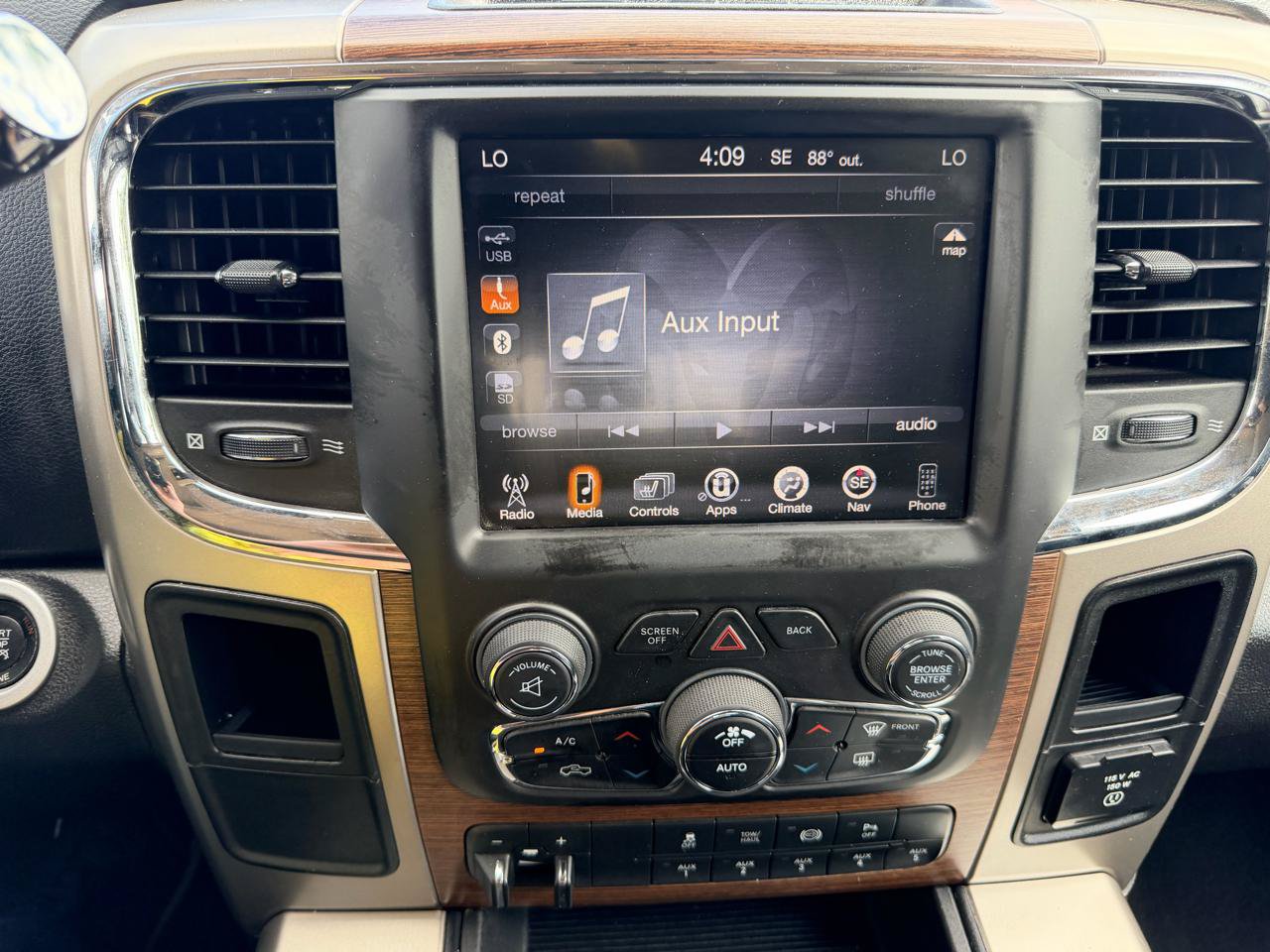 Used 2014 RAM 3500 Laramie RWD image 25
