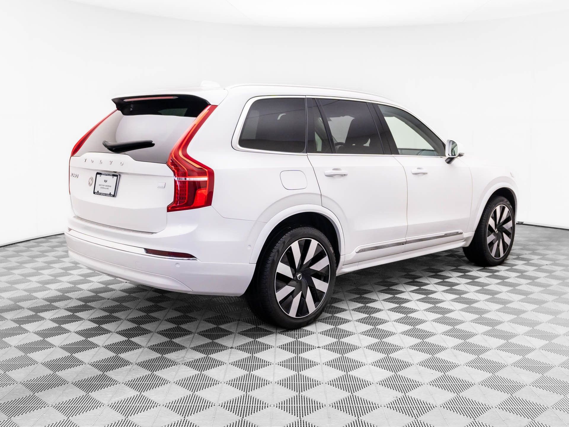 Used 2024 Volvo XC90 T8 Ultimate w/ Lounge Package image 6