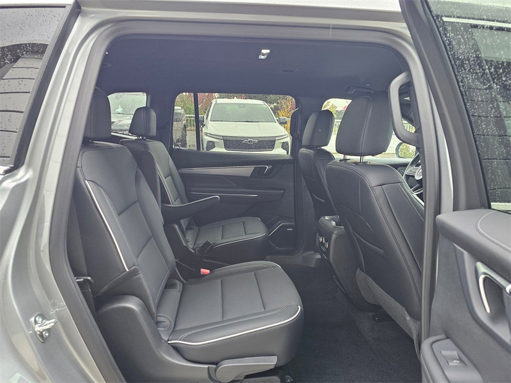 Used 2025 Buick Enclave Preferred w/ Power Package image 13