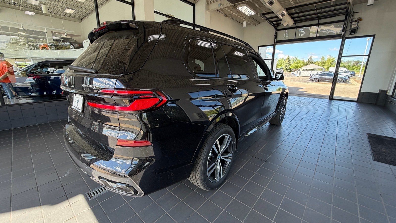 New 2026 BMW X7 xDrive40i w/ M Sport Package AWD/4WD image 3