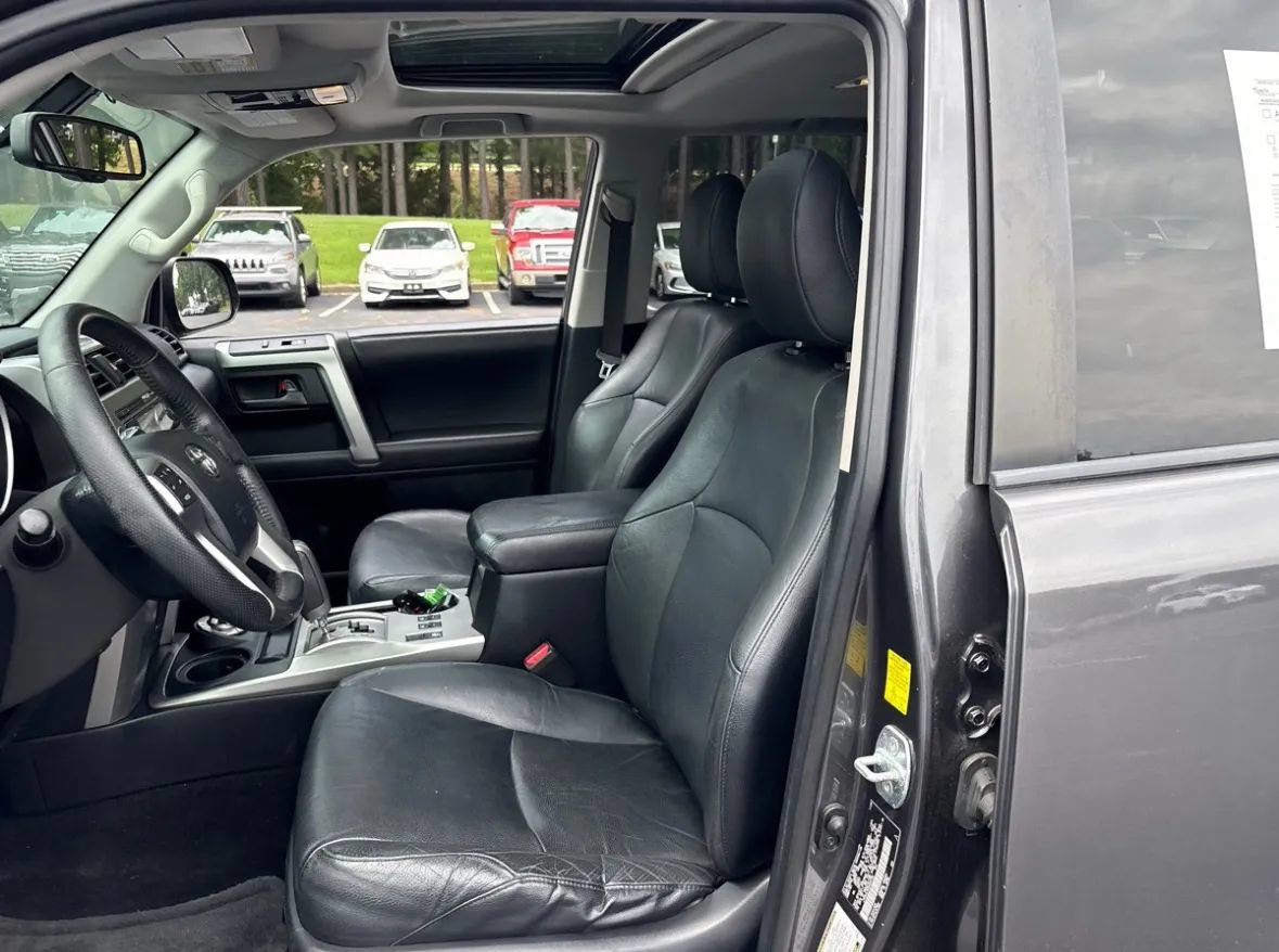 Used 2010 Toyota 4Runner Limited AWD/4WD image 3