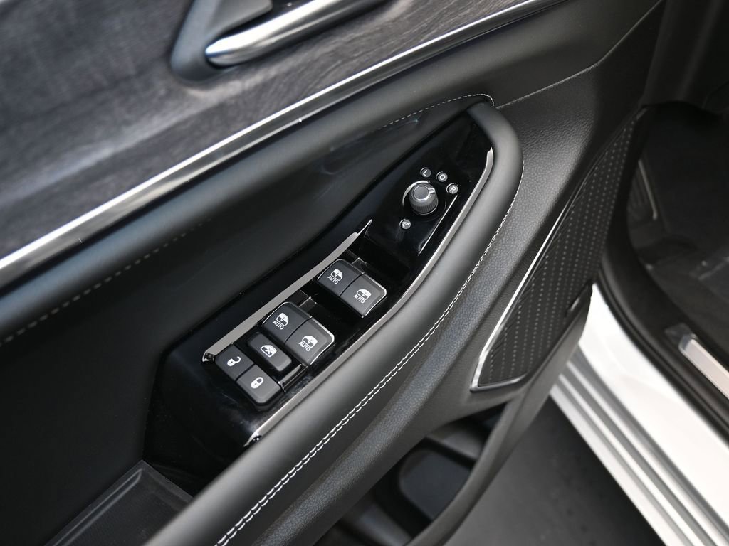 Used 2024 Jeep Grand Cherokee L Overland image 13