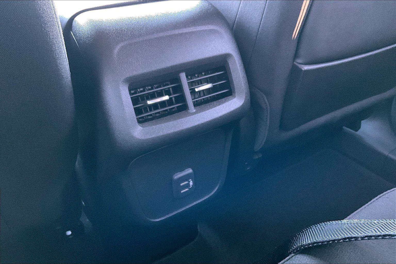 Used 2023 GMC Terrain SLE w/ Driver Convenience Package image 34