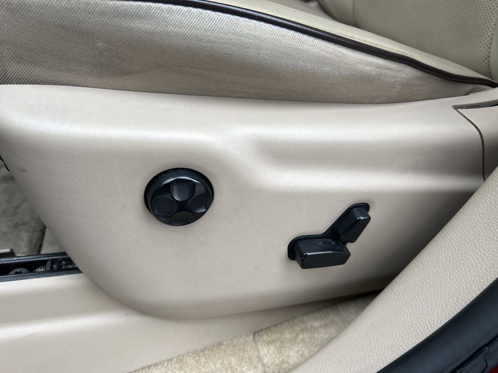 Used 2017 Jeep Grand Cherokee Overland AWD/4WD image 15