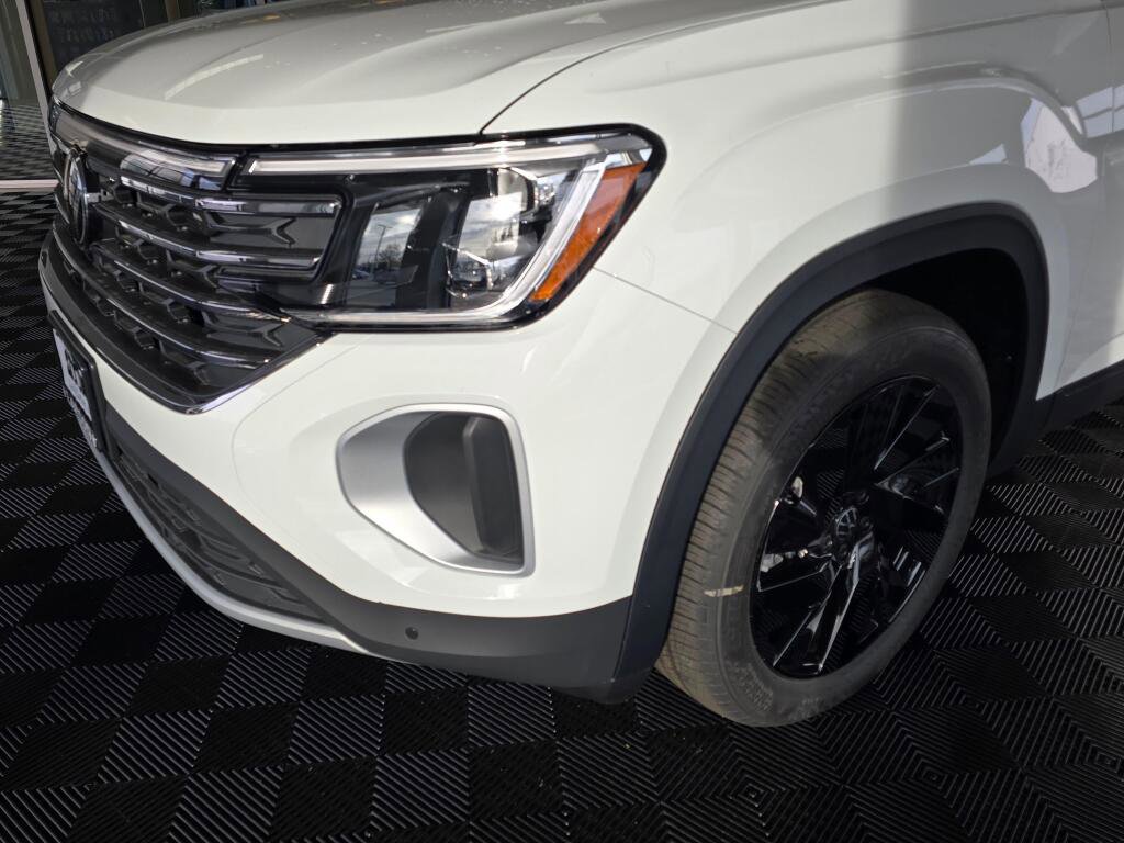 New 2024 Volkswagen Atlas SE image 11