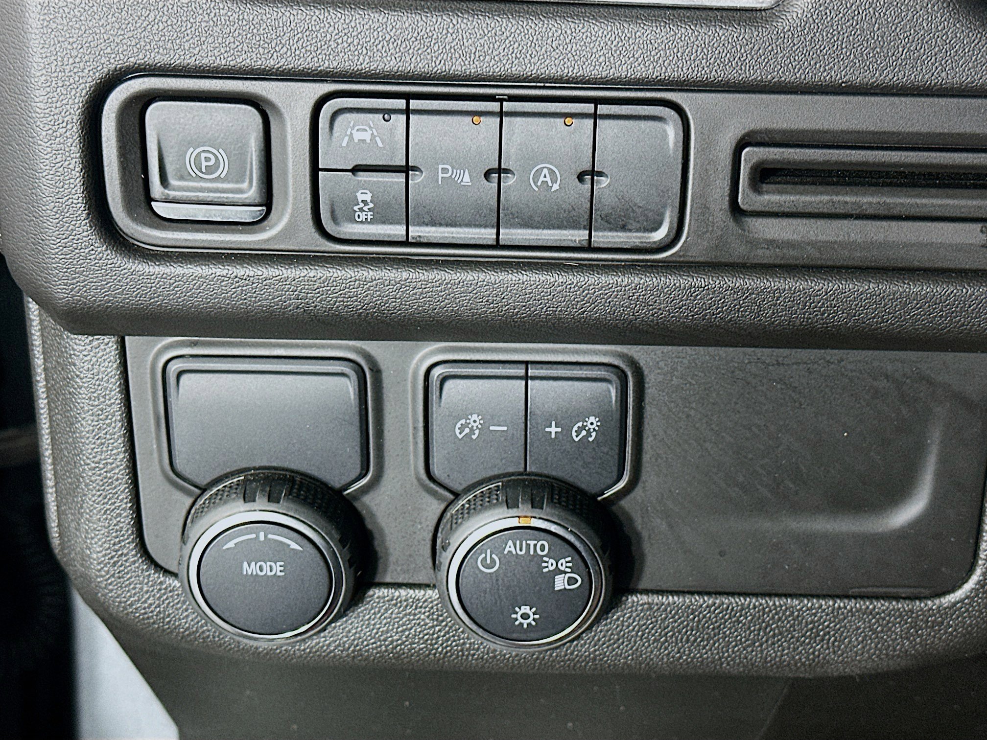 Used 2024 Chevrolet Suburban Premier RWD image 16