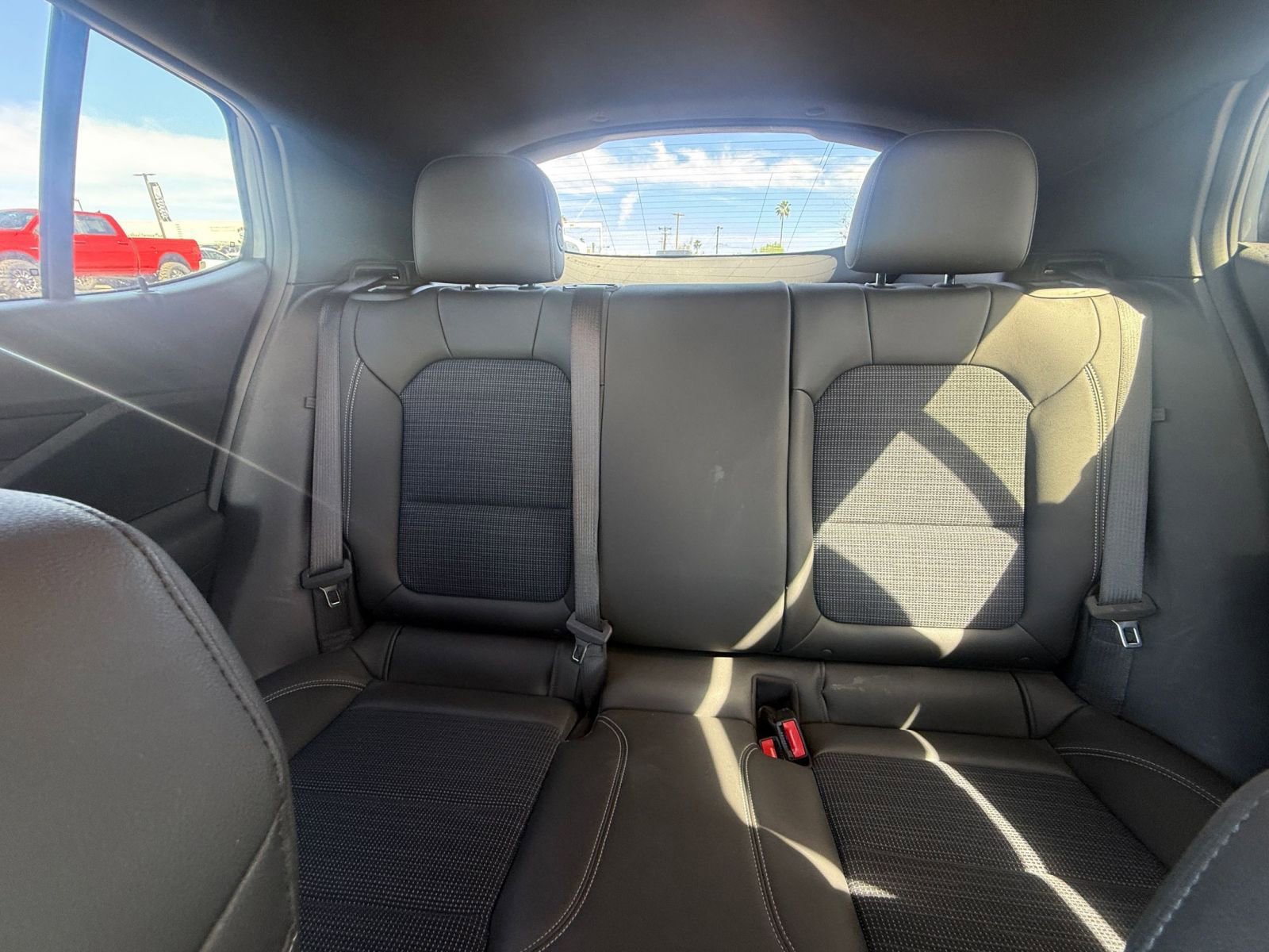 Used 2025 Buick Envista Preferred image 38