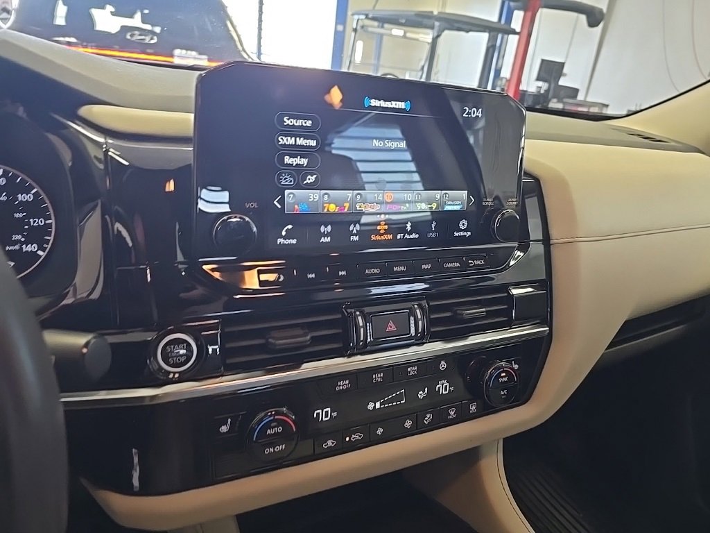 Used 2024 Nissan Pathfinder SL image 6