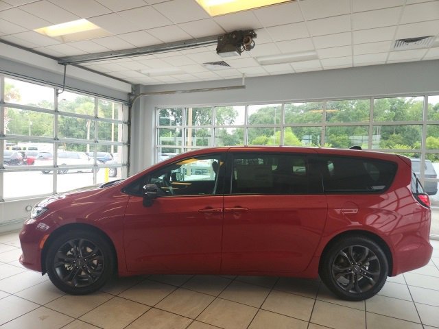 New 2026 Chrysler Pacifica Select image 6