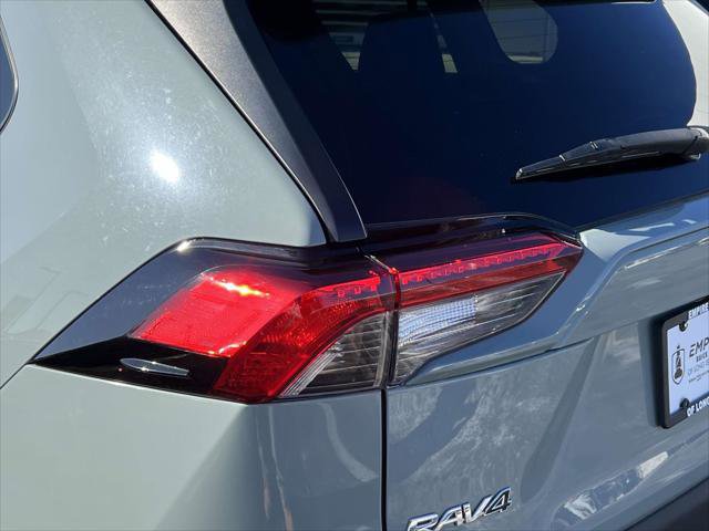 Used 2020 Toyota RAV4 XLE w/ Convenience Package image 11