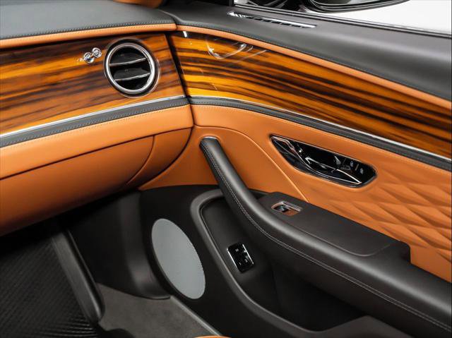 Used 2021 Bentley Flying Spur V8 image 28