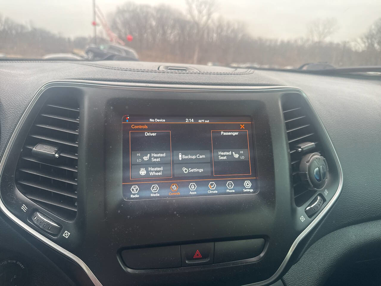 Used 2020 Jeep Cherokee Latitude w/ Cold Weather Group image 34