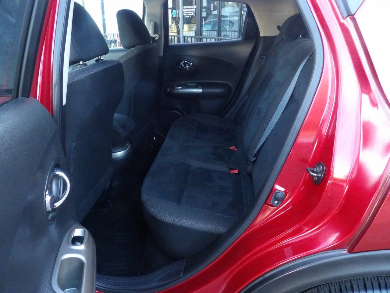 Used 2014 Nissan Juke SV w/ Interior Illumination Package FWD image 9