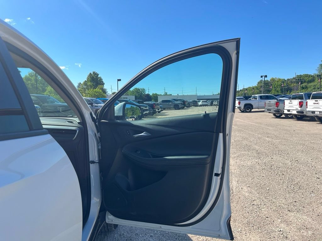 Used 2025 Buick Encore GX Preferred AWD/4WD image 33