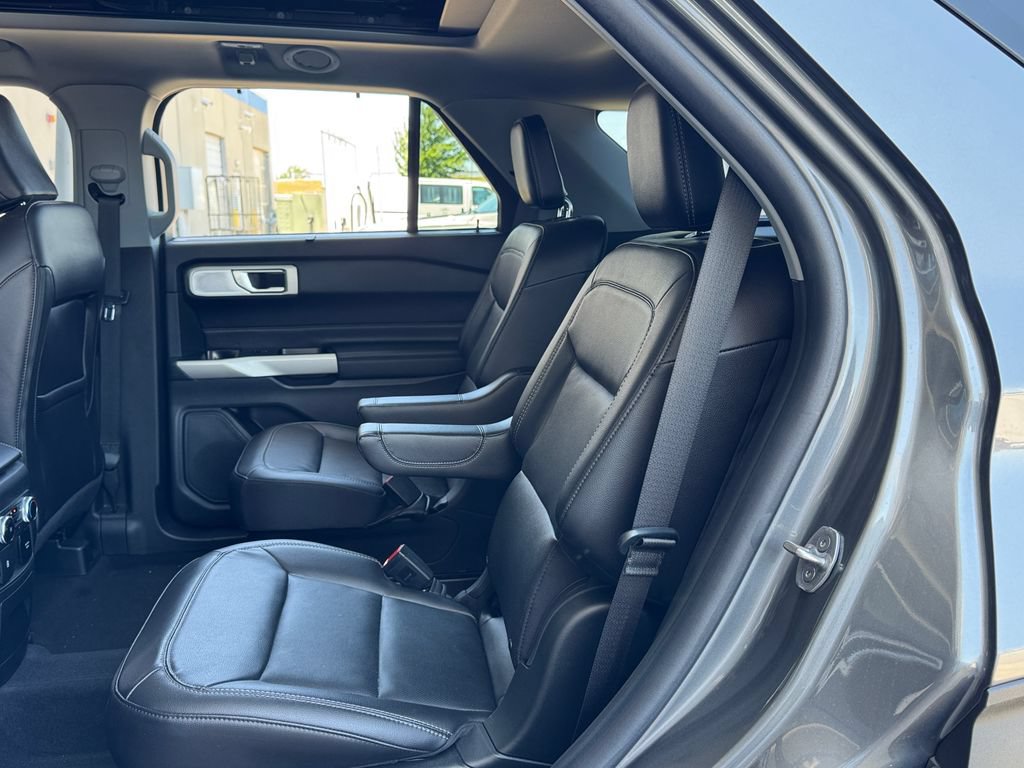 Used 2023 Ford Explorer Limited w/ Limited Technology Package AWD/4WD image 27