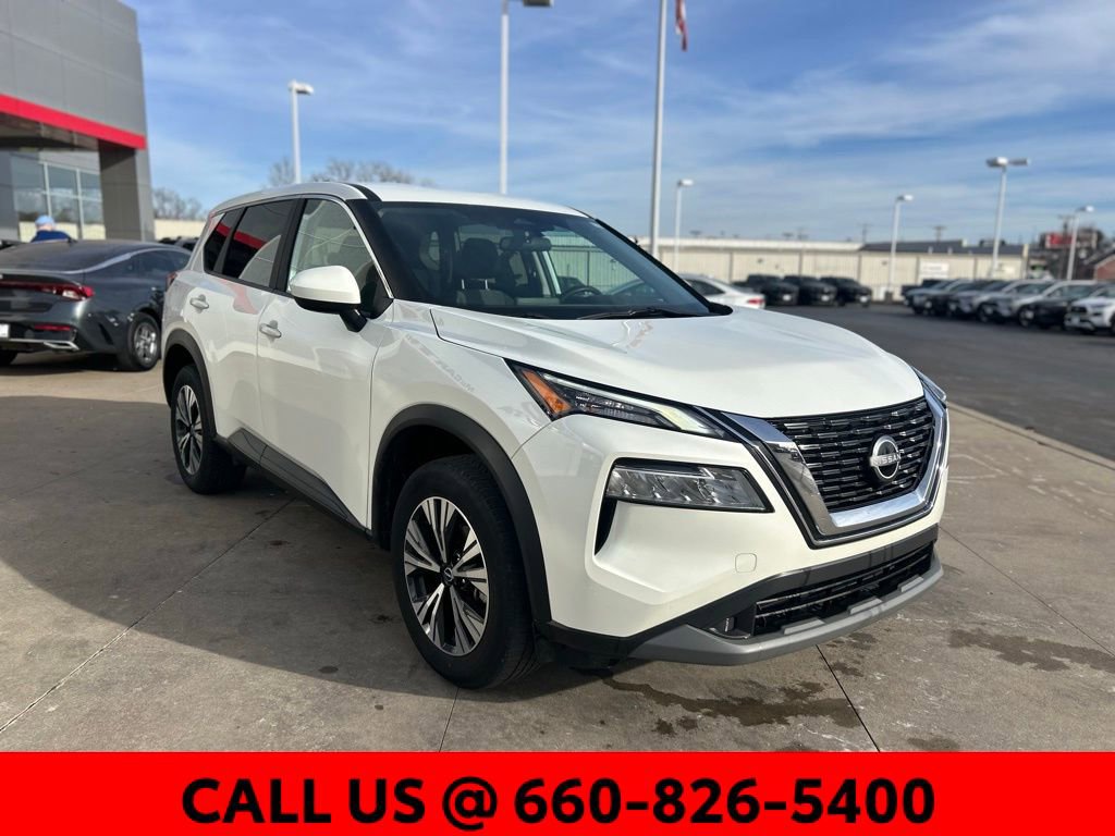 Used 2023 Nissan Rogue SV image 3