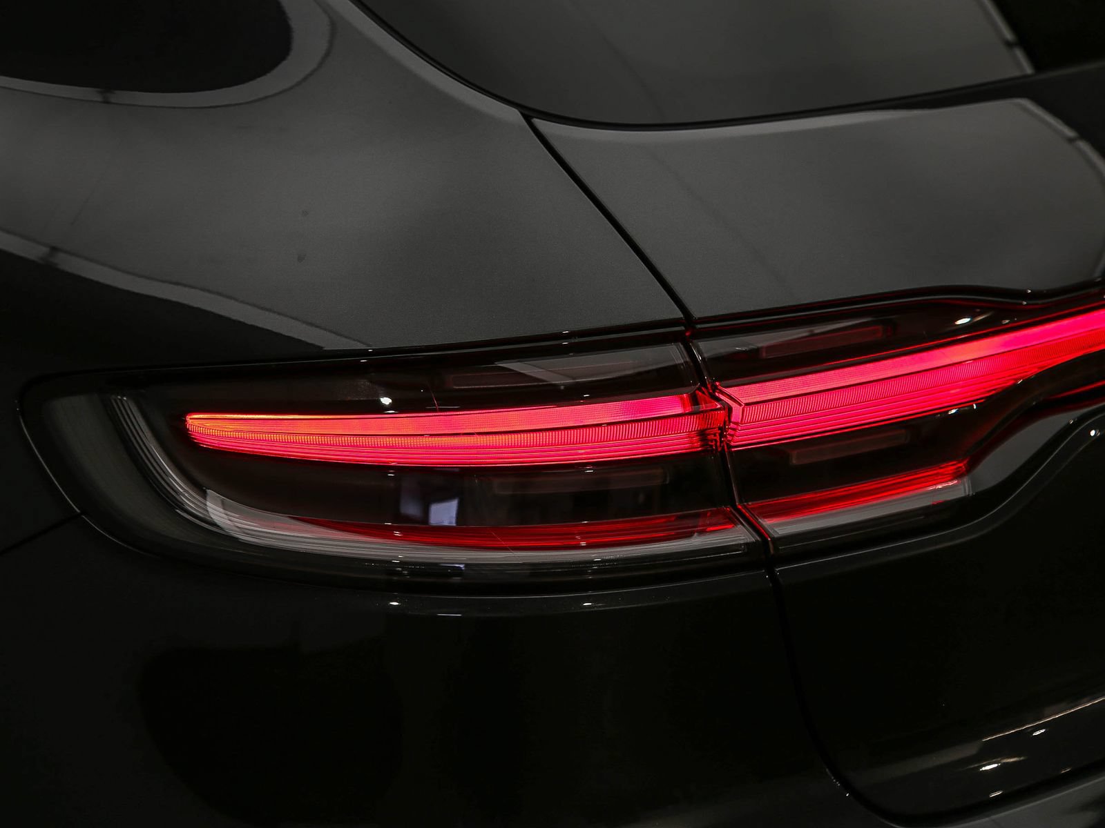 Certified 2025 Porsche Macan S AWD/4WD image 13